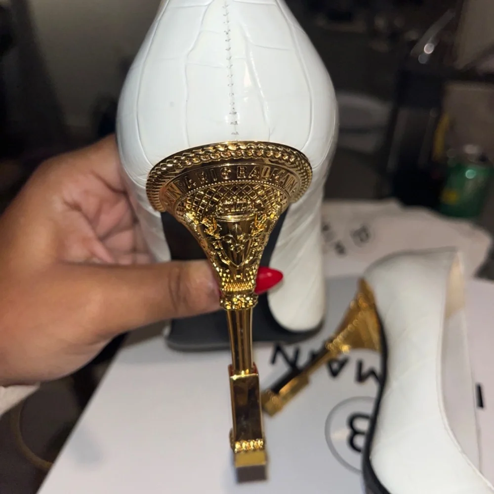 Balmain - Picture 6 of 6